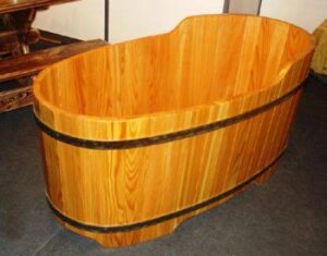 Có nên sử dụng bồn tắm nằm gỗ Pơ mu 120cm không?