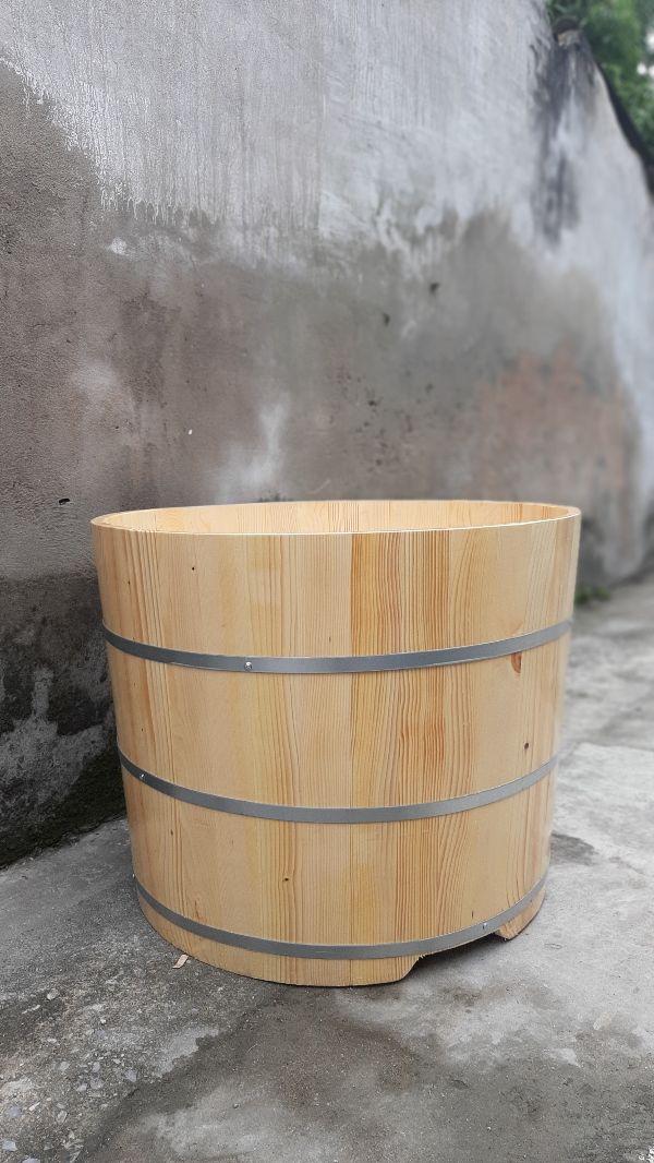 Sử dụng thùng tắm tròn gỗ Pơ mu để làm gì?