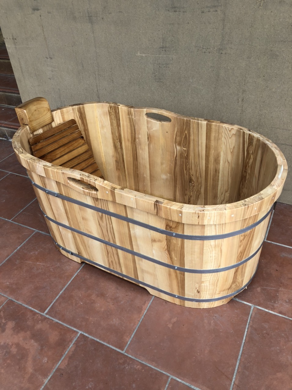 Bồn tắm gỗ tròn