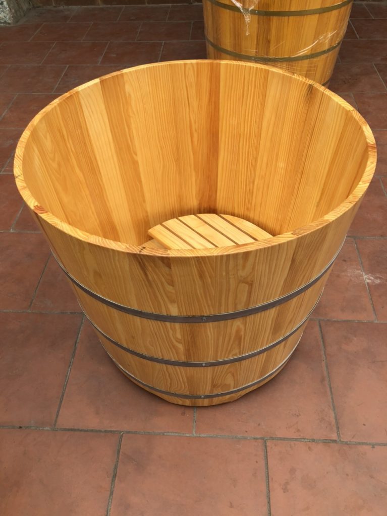 Bồn tắm gỗ thanh lý