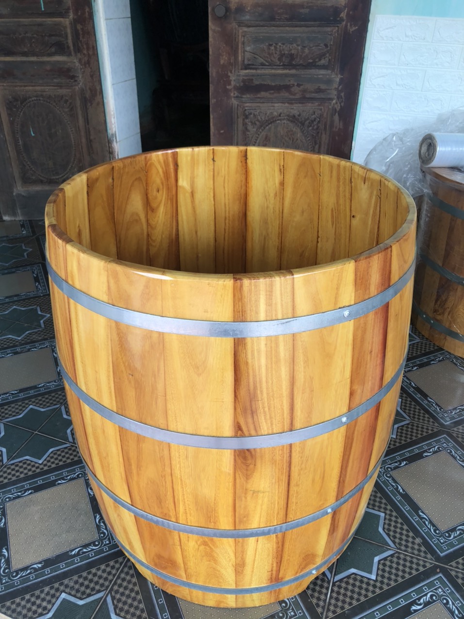 Bồn tắm gỗ tròn